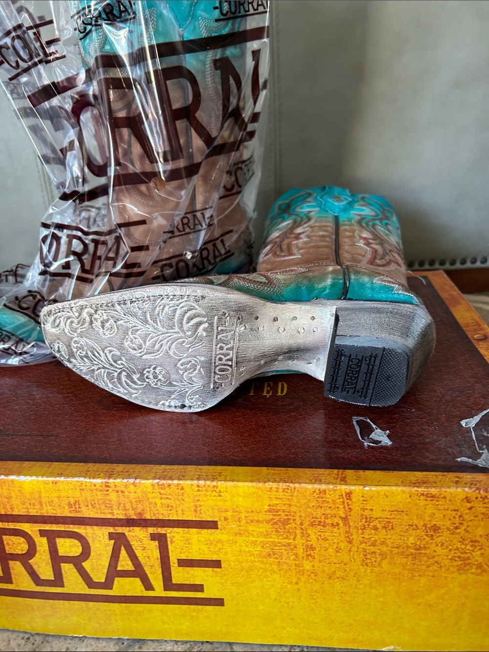 Corral Turquoise and Brown Embroidered Western Cowboy Boots - Picture 3 of 4